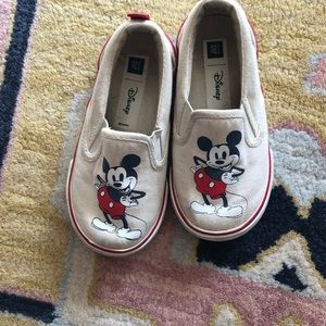 Gap Disney boys Mickey sneakers size 8